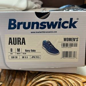 Size 8 Medium width bowling shoes.